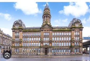 Glasgow City Centre Luxury Penthouse has Balcony rooms