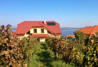 Ubytov  n   P  lavsk   Rivi  ra has Balcony rooms