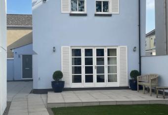 The Coach House has Balcony rooms