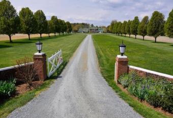 Inn at Huntingfield Creek has Balcony rooms