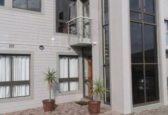 Holiday Home De Villiers allows 18 year olds to book a room