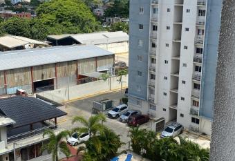 Stylish 3BR,2BA with pool allows 18 year olds to book a room