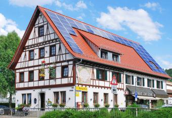 Gasthaus zur Eiche allows 18 year olds to book a room