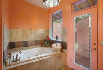 Cactus Cove Bed and Breakfast Inn has rooms with a private hot tub