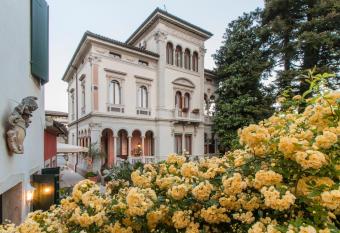 Villa Abbazia Relais & Chateaux has Balcony rooms