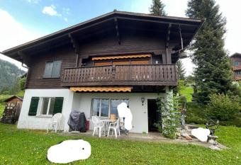 Chalet Mon Abri has Balcony rooms
