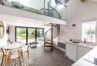 The Guesthouse at Old Vicarage has Balcony rooms