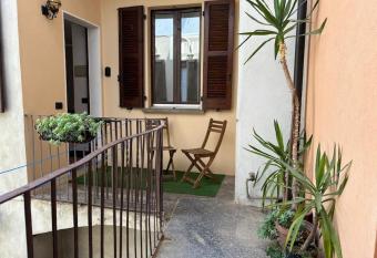 Appartement tussen de Italianen allows 18 year olds to book a room