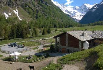 La Ferme du Grand Paradis has Balcony rooms