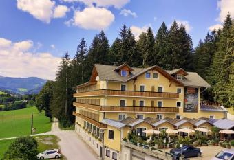 LiebesNesterl Bergwirt - Boutique Hotel has Balcony rooms