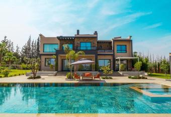 Luxurious Marrakech Retreat has rooms with a private hot tub