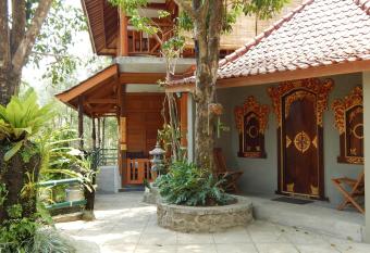 Villa Dua Bintang has Balcony rooms