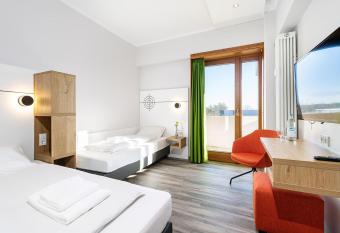 Hotel Olympia Schie  anlage allows 18 year olds to book a room