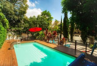 Nice Mansion AC 6BR Pool,B  squet,Playground,Games has rooms with a private hot tub