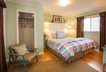 Beachside Inn allows 18 year olds to book a room