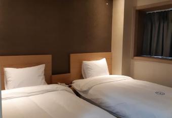 Hillside Hotel has rooms with a private hot tub