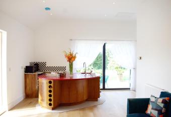 One Granary Barns near Stansted Airport has Balcony rooms