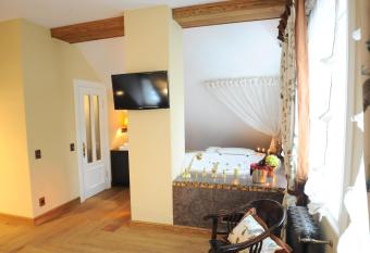 Argo Trakai has rooms with a private hot tub