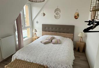 La parenth  se Cabourgeaise has Balcony rooms