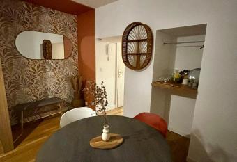 Appart cosy Nantes saint Jacques has Balcony rooms