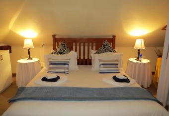 The Orange Bowl has Balcony rooms