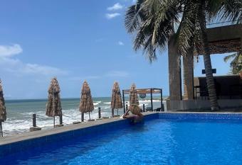 B1 Serenity Terraces, Beach Hotel- Kokrobite has Balcony rooms