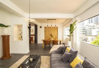 2-Bedroom Penthouse in the heart of Silom - 4A has Balcony rooms