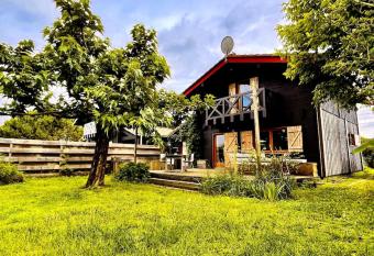 Maison en bois en 2  me ligne has Balcony rooms