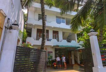 Holiday Inn Unawatuna allows 18 year olds to book a room