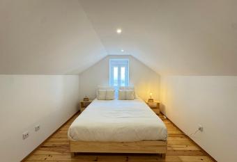 Spacious 3-Bedroom in Estoril-3 Min to the Beach has Balcony rooms