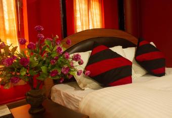 Siddhi Home & Restaurant has Balcony rooms