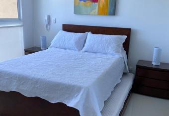 Apartamento en Santa Marta Ocean club has rooms with a private hot tub