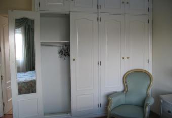 Residencial Playa Lisa has rooms with a private hot tub