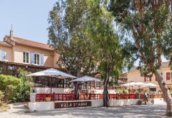 Villa Sainte Anne has Balcony rooms