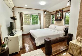 The Cascade - Mae Taeng Waterfall Bungalows allows 18 year olds to book a room