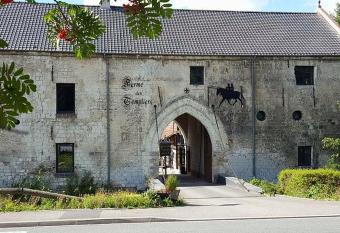 La Ferme des Templiers de Fl  chinelle has Balcony rooms