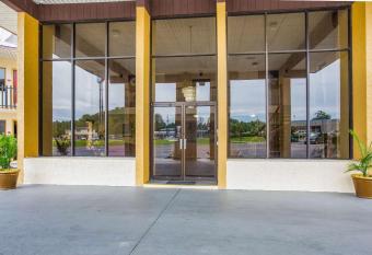 Rodeway Inn has Smoking rooms