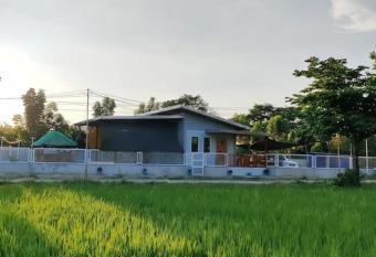 Praise Farmhouse - Private Farmhouse Staycation has Balcony rooms