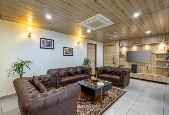 Alaya Stays 3 BHK Apartment with Lift - Sparklyn Daisy allows 18 year olds to book a room