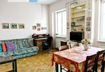 Ethno Apartments has rooms with a private hot tub