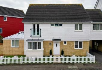 Charming Essex Hideaway has rooms with a private hot tub