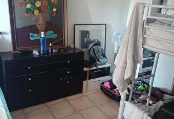 Villa Aeropuerto has rooms with a private hot tub