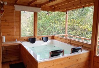 Ecocaba  as B&B - Caba  a de lujo con jacuzzi privado cerca a termales has Balcony rooms