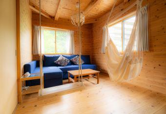                          1   1                                                     has Balcony rooms