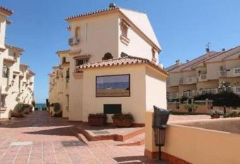 D  plex en primera l  nea de playa allows 18 year olds to book a room