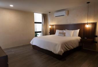 Mes  n Santa Luc  a has rooms with a private hot tub