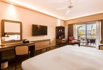 Divan Bodrum Palmira has rooms with a private hot tub