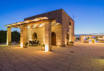 dimora soleda has rooms with a private hot tub