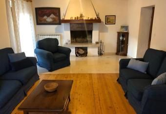 Ro   Holiday Home has Balcony rooms