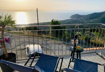 Casa Vacanze vista mare a Castellabate has Balcony rooms